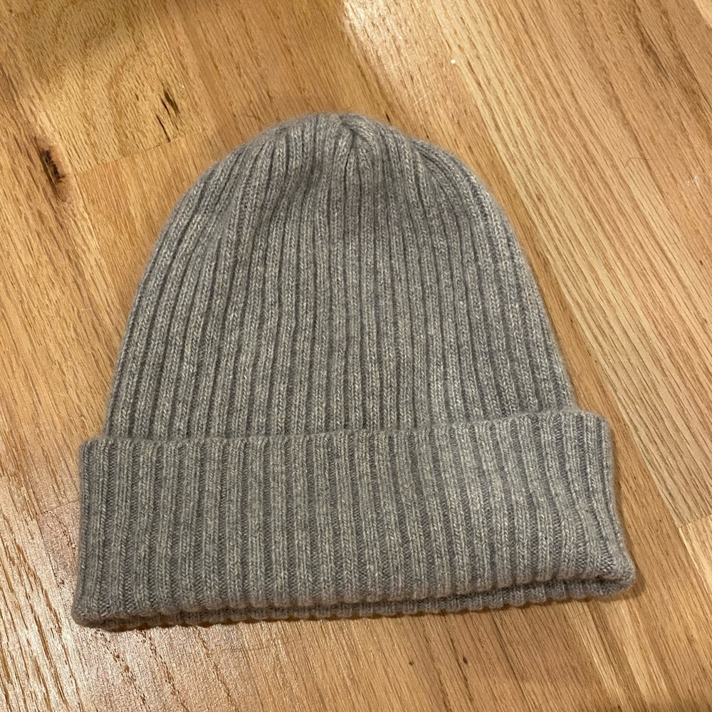 100% cashmere grey ribbed knit winter hat Portolano